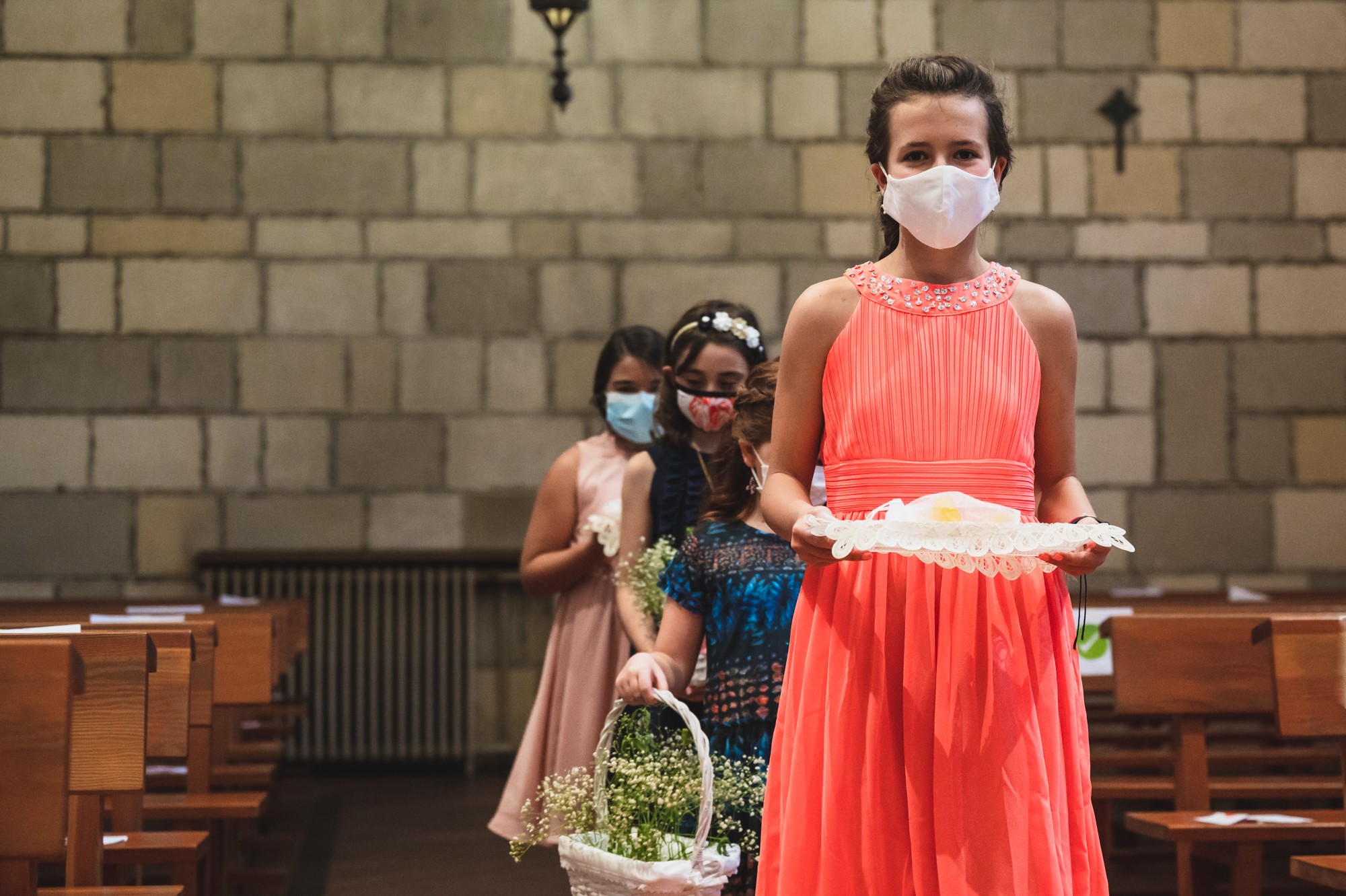 Damas de honor con mascarilla