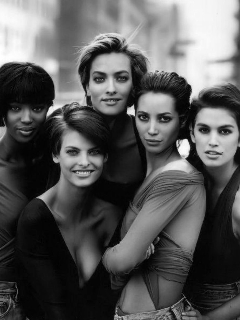 Portada de vogue con 5 top models Linda Evangelista, Naomi Campbell, Tatjana Patitz, Christy Turlington y Cindy Crawford